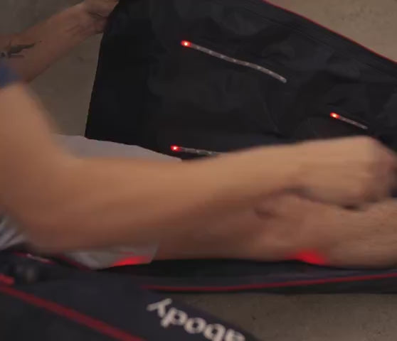 Cargar vídeo: JetBoots Pro Plus - bottes de pressothérapie lumière infrarouge - 3 tailles - Therabody