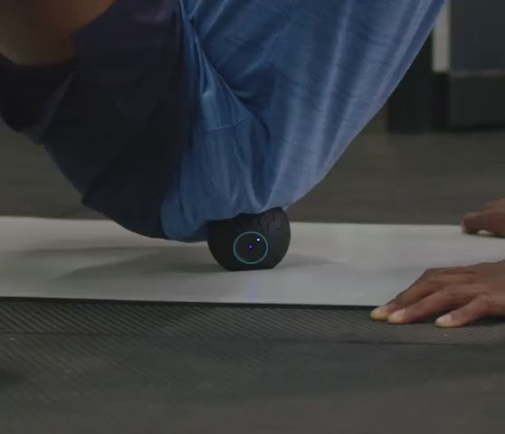 Load video: Balle de massage vibrante WaveSolo - Ø 8,6 cm - Therabody